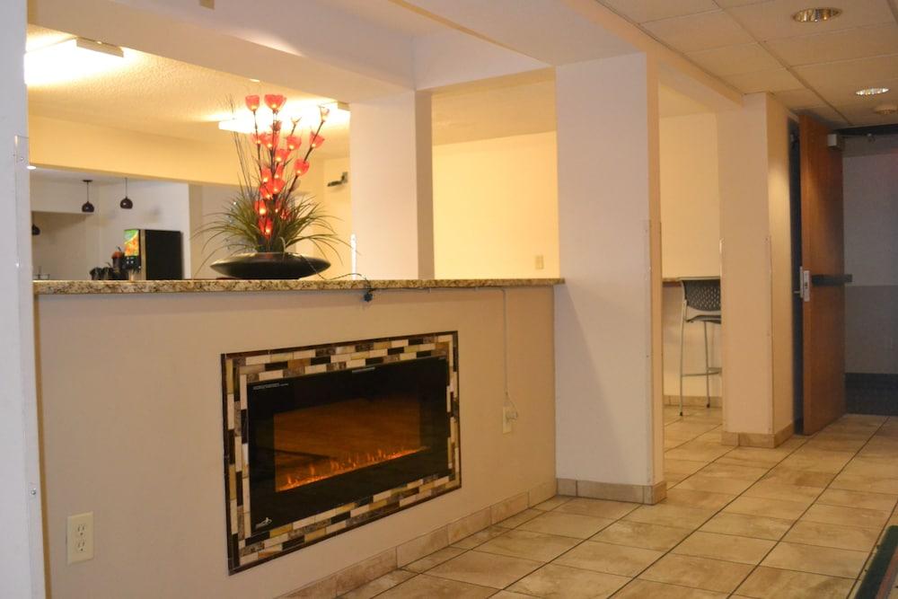 Super 8 By Wyndham Germantown/Milwaukee Hotel Buitenkant foto