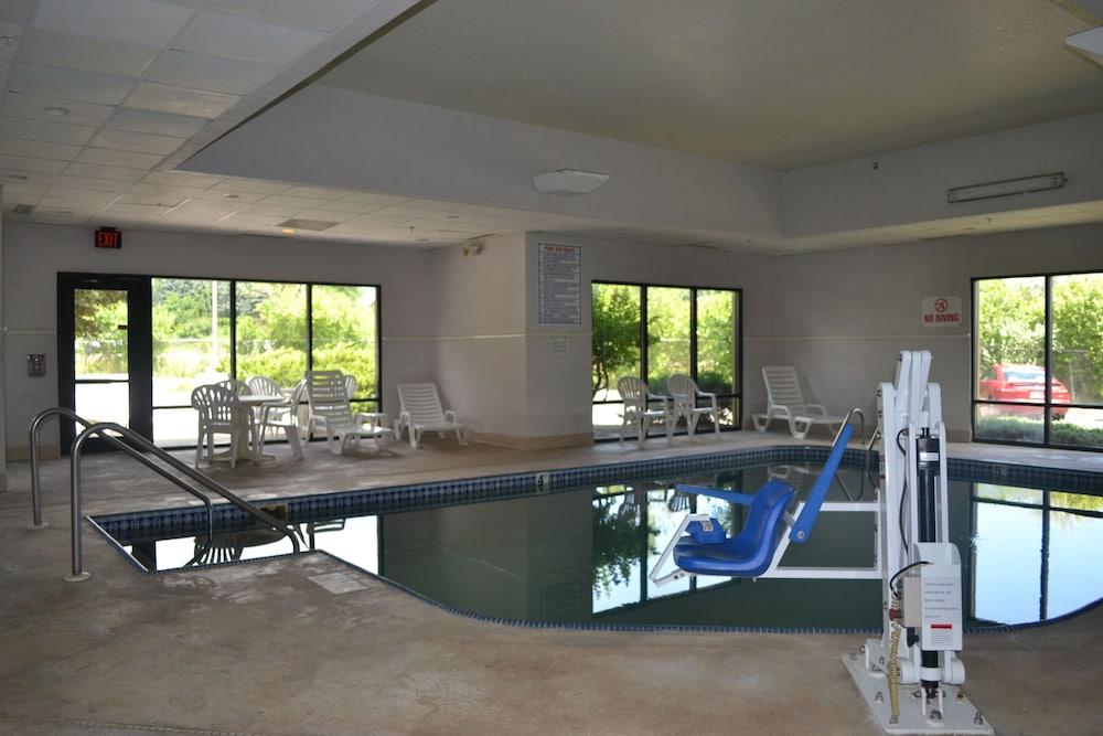 Super 8 By Wyndham Germantown/Milwaukee Hotel Buitenkant foto