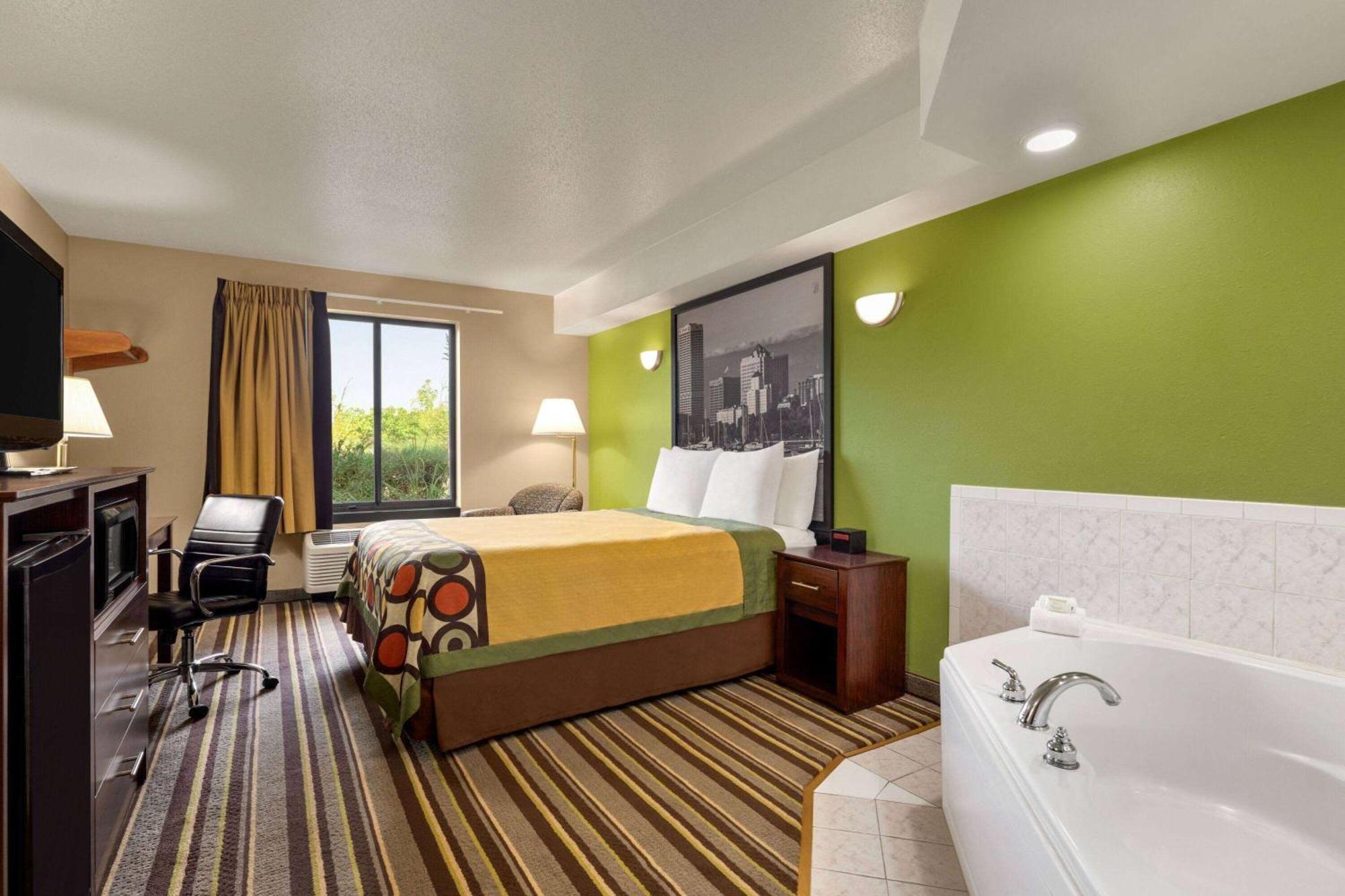 Super 8 By Wyndham Germantown/Milwaukee Hotel Buitenkant foto