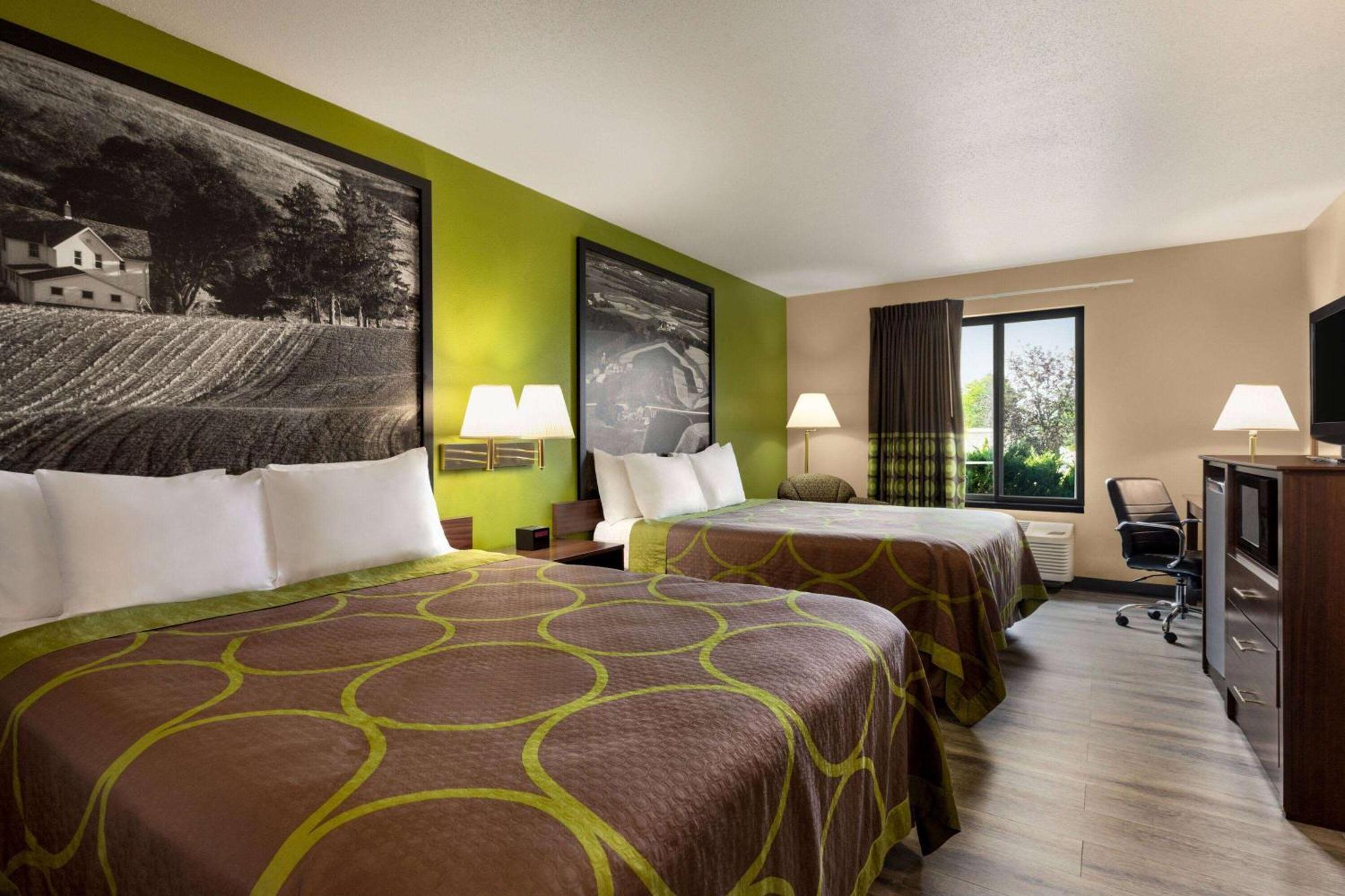 Super 8 By Wyndham Germantown/Milwaukee Hotel Buitenkant foto