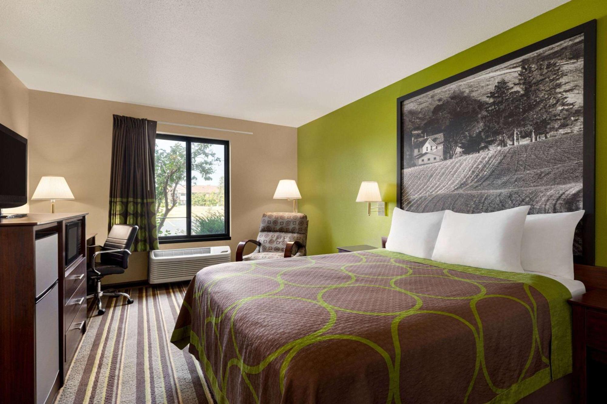 Super 8 By Wyndham Germantown/Milwaukee Hotel Buitenkant foto