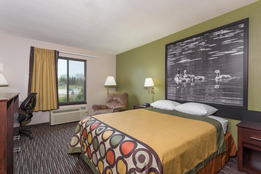 Super 8 By Wyndham Germantown/Milwaukee Hotel Buitenkant foto